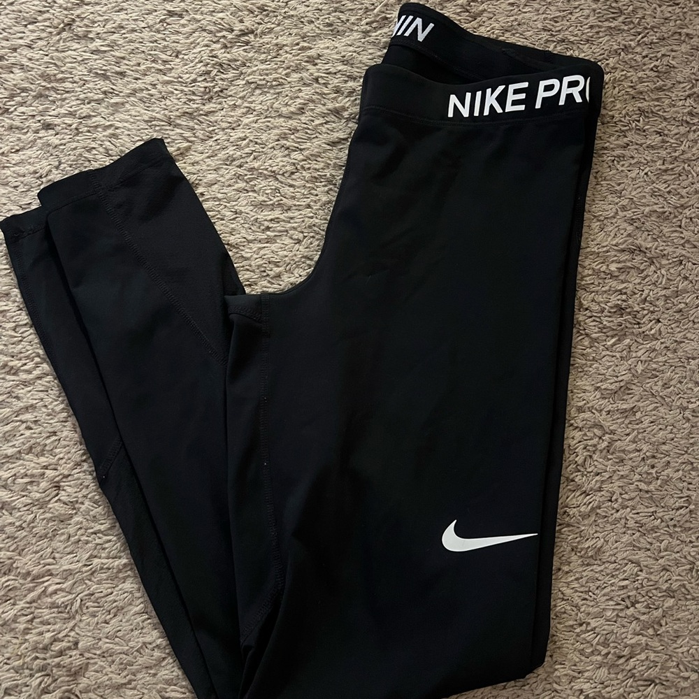 Nike Black Performance Leggings Sleek Moisture-Wicking Design